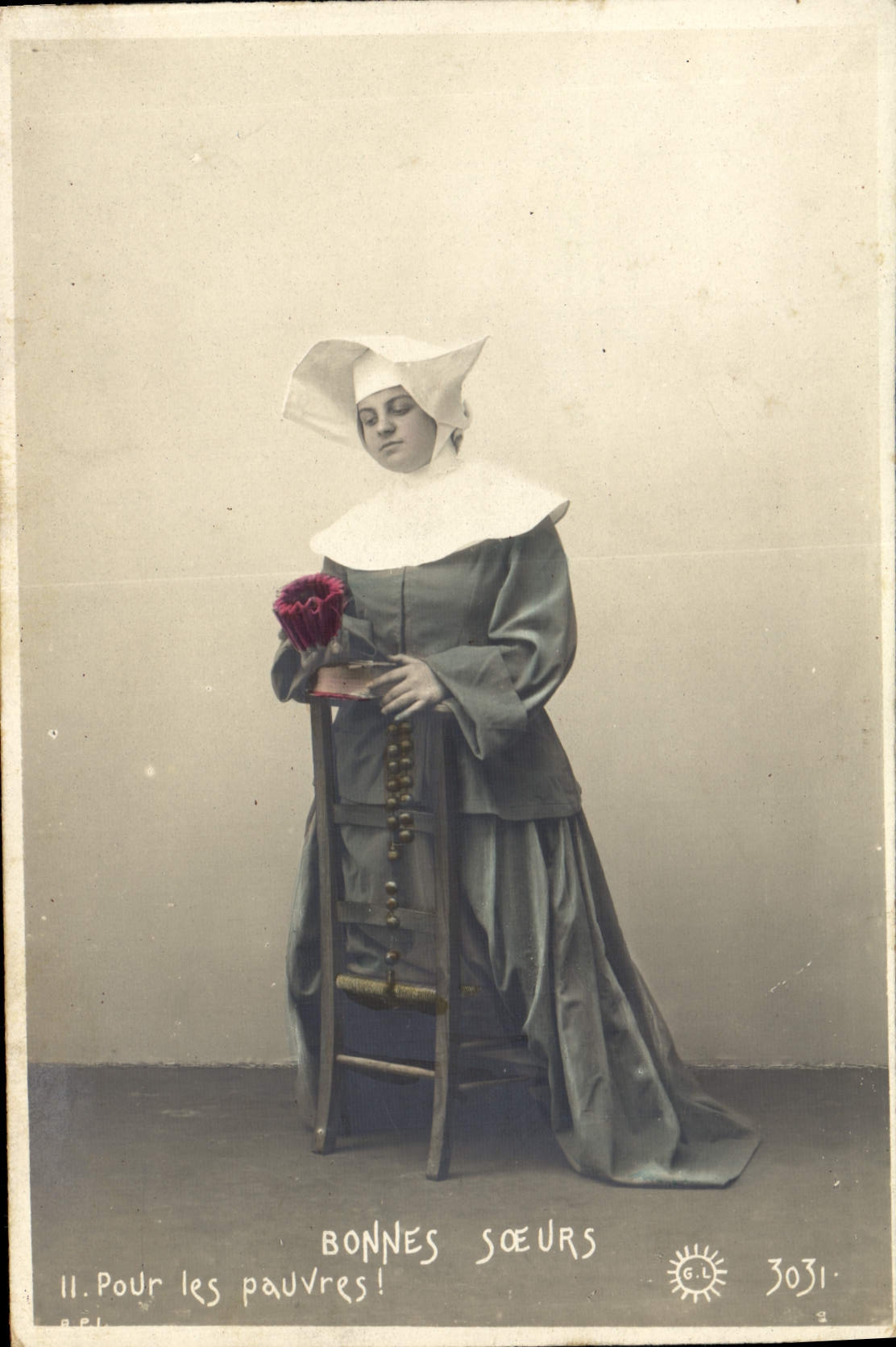 CPA Bonnes soeurs Folklore Femme 