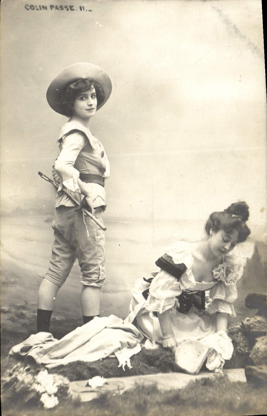 CPA Fantaisie Femme Colin Passe