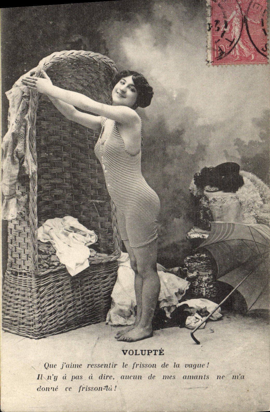 CPA Maillot de Bain Folklore Femme Volupte