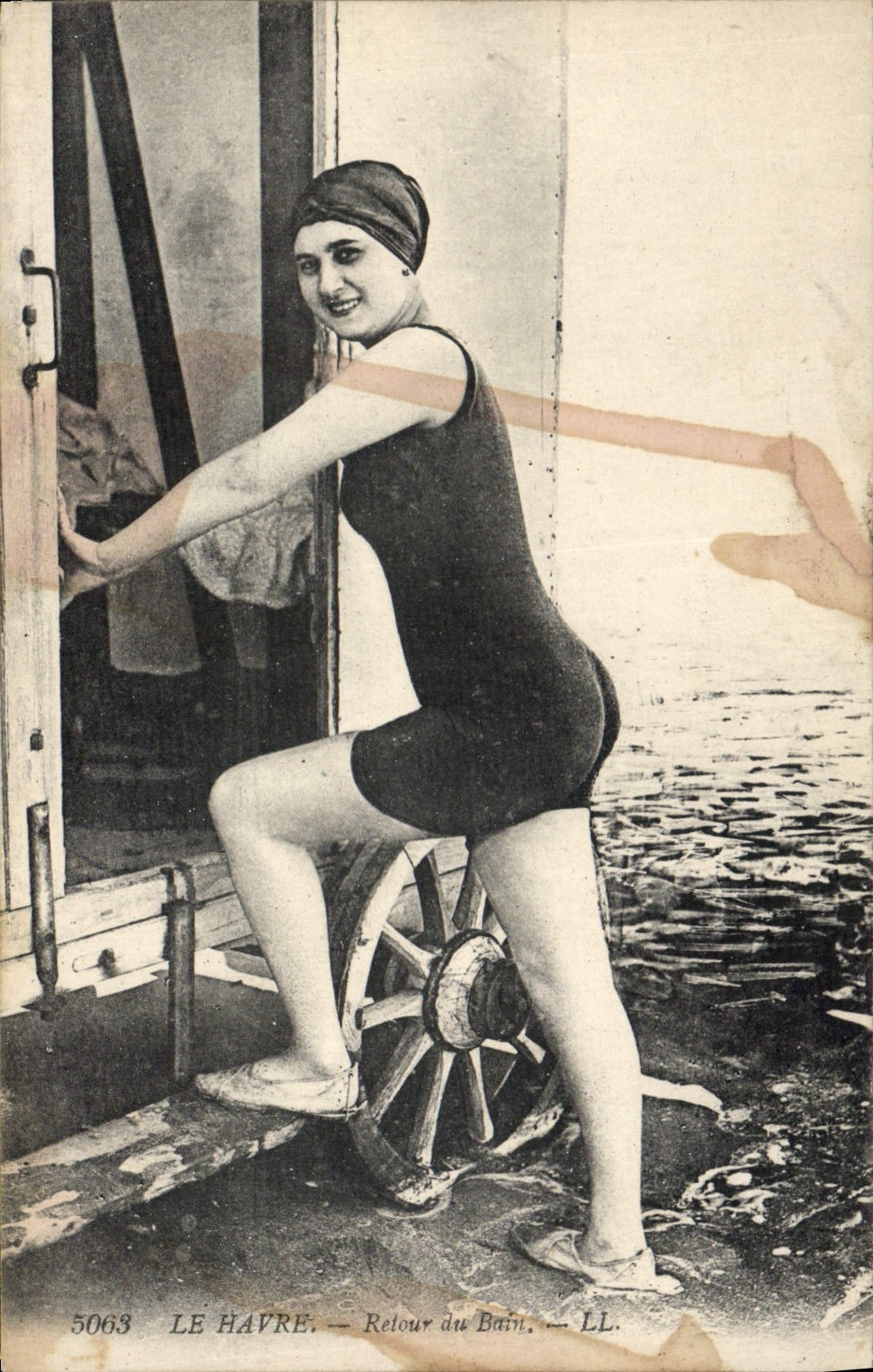 CPA Maillot de Bain Folklore Femme Le Havre Retour du bain 