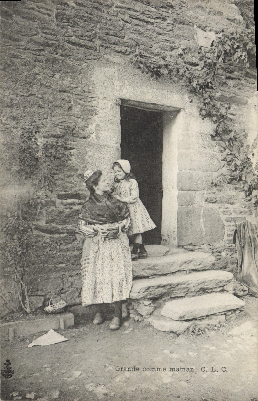 CPA Folklore Grande comme mamman