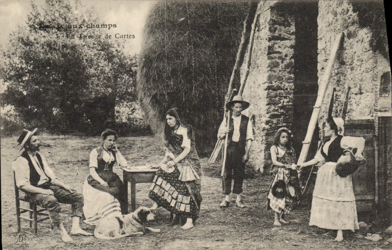 CPA Folklore La vie aux champs La tireuse de cartes