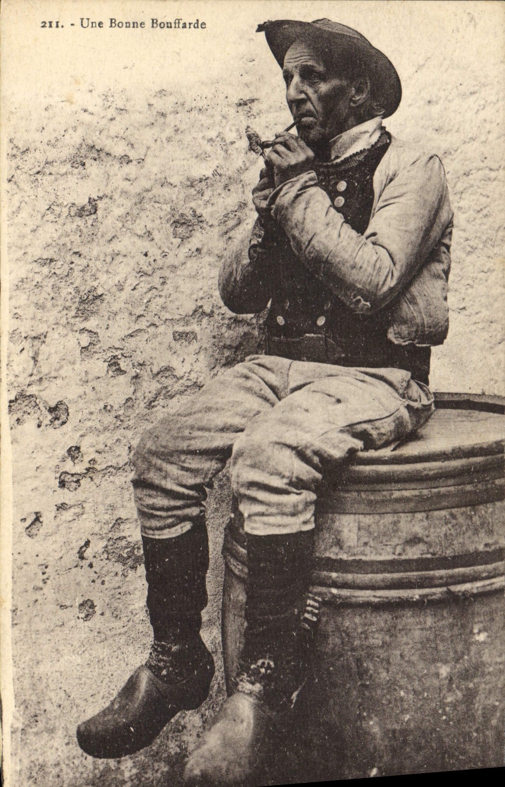 CPA Folklore Tabac Une bonne bouffarde