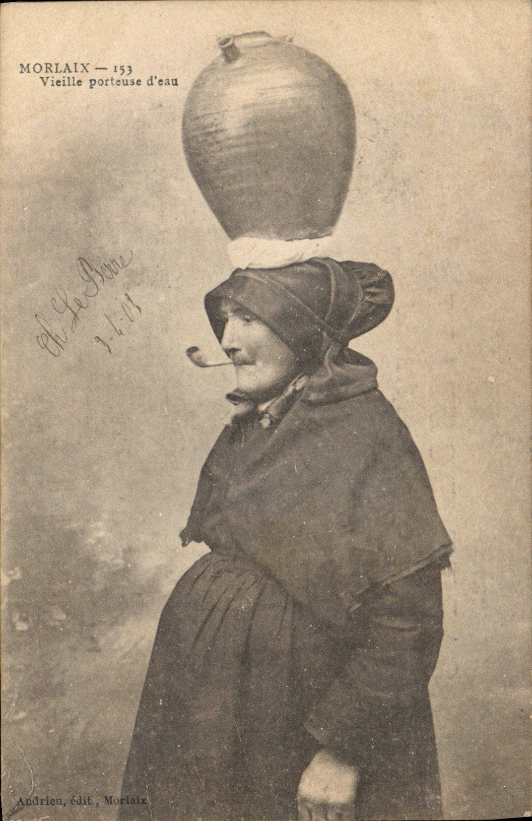 CPA Folklore Tabac Morlaix Vieille porteuse d'eau