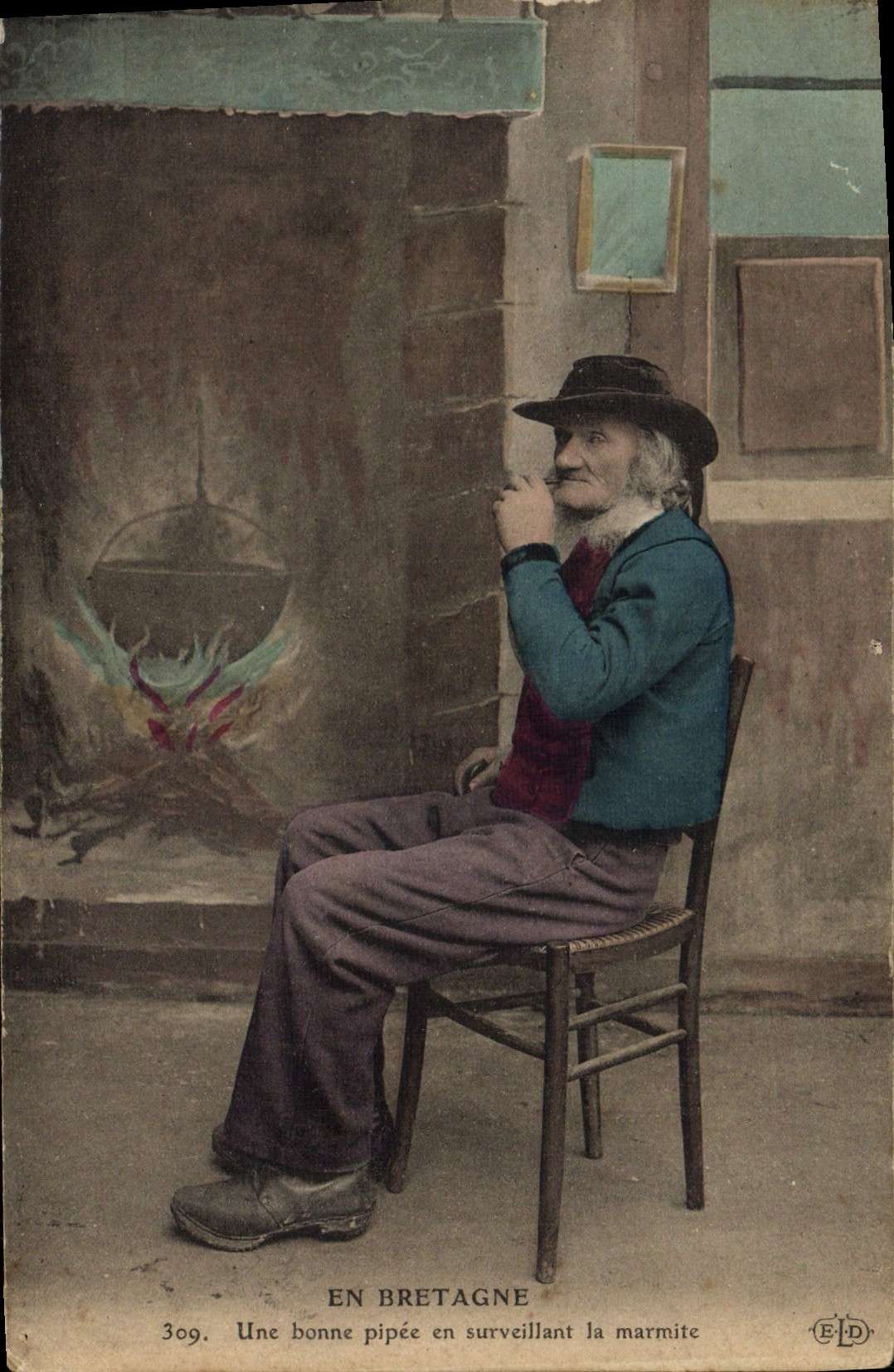 CPA Folklore Tabac Bretagne Une bonne pipee en surveillant la marmite