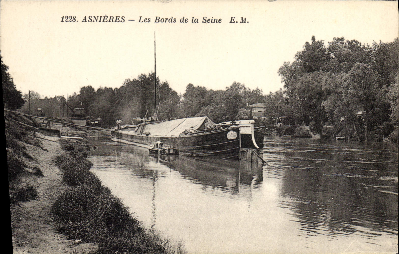 CPA Bateau Peniche Asnieres Les bords de la Seine