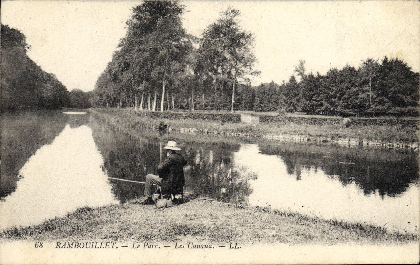CPA Bateau Peniche Rambouillet Le parc Les canaux