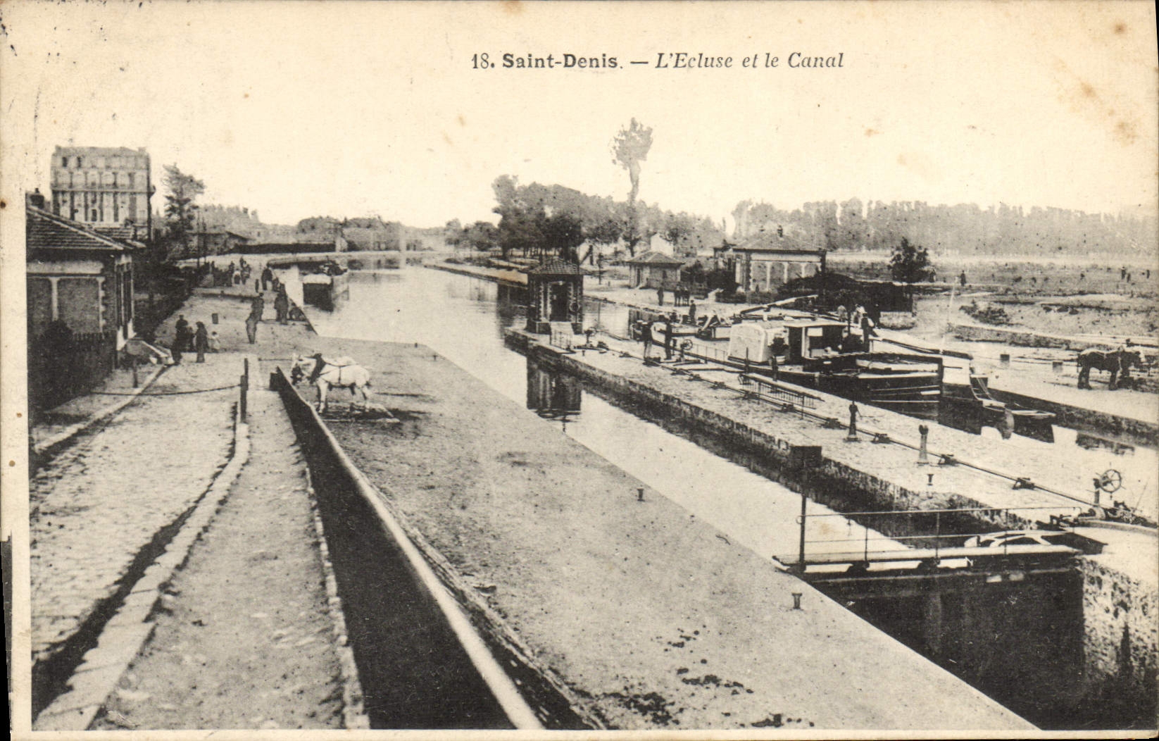 CPA Bateau Peniche Saint-Denis L'ecluse et le canal