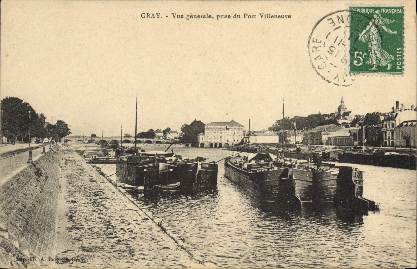 CPA Bateau Peniche Gray Vue generale prise du Port Villeneuve