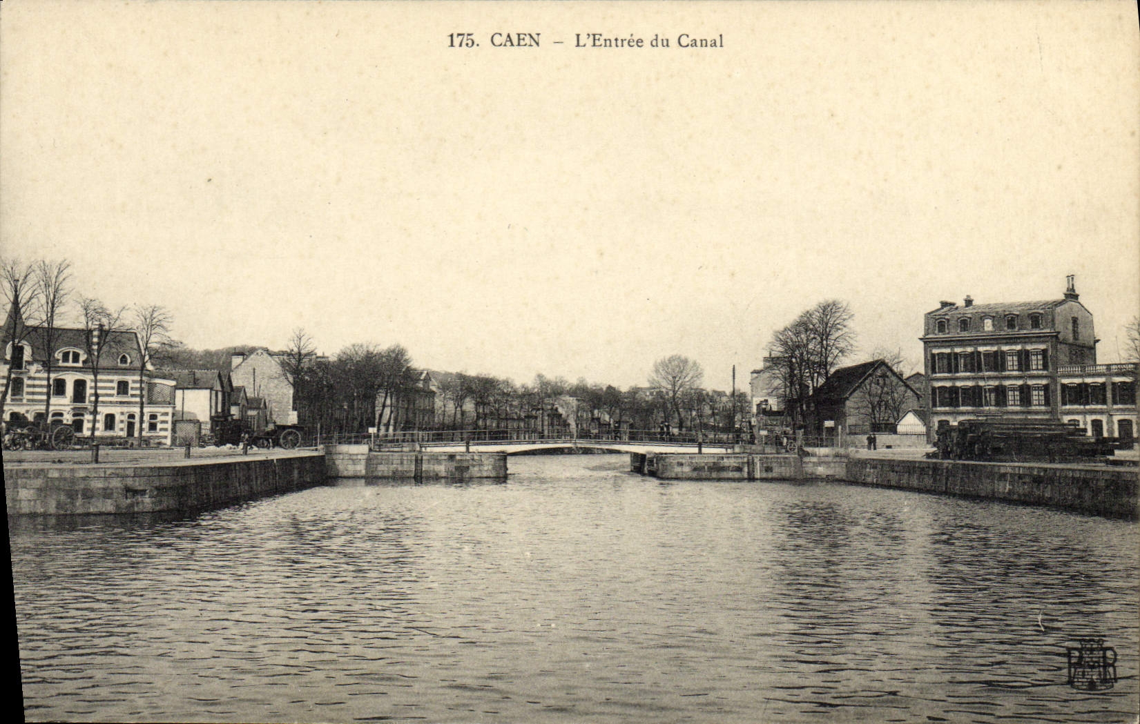 VINTAGE POSTCARD Boat Caen Barge the entry of the canal