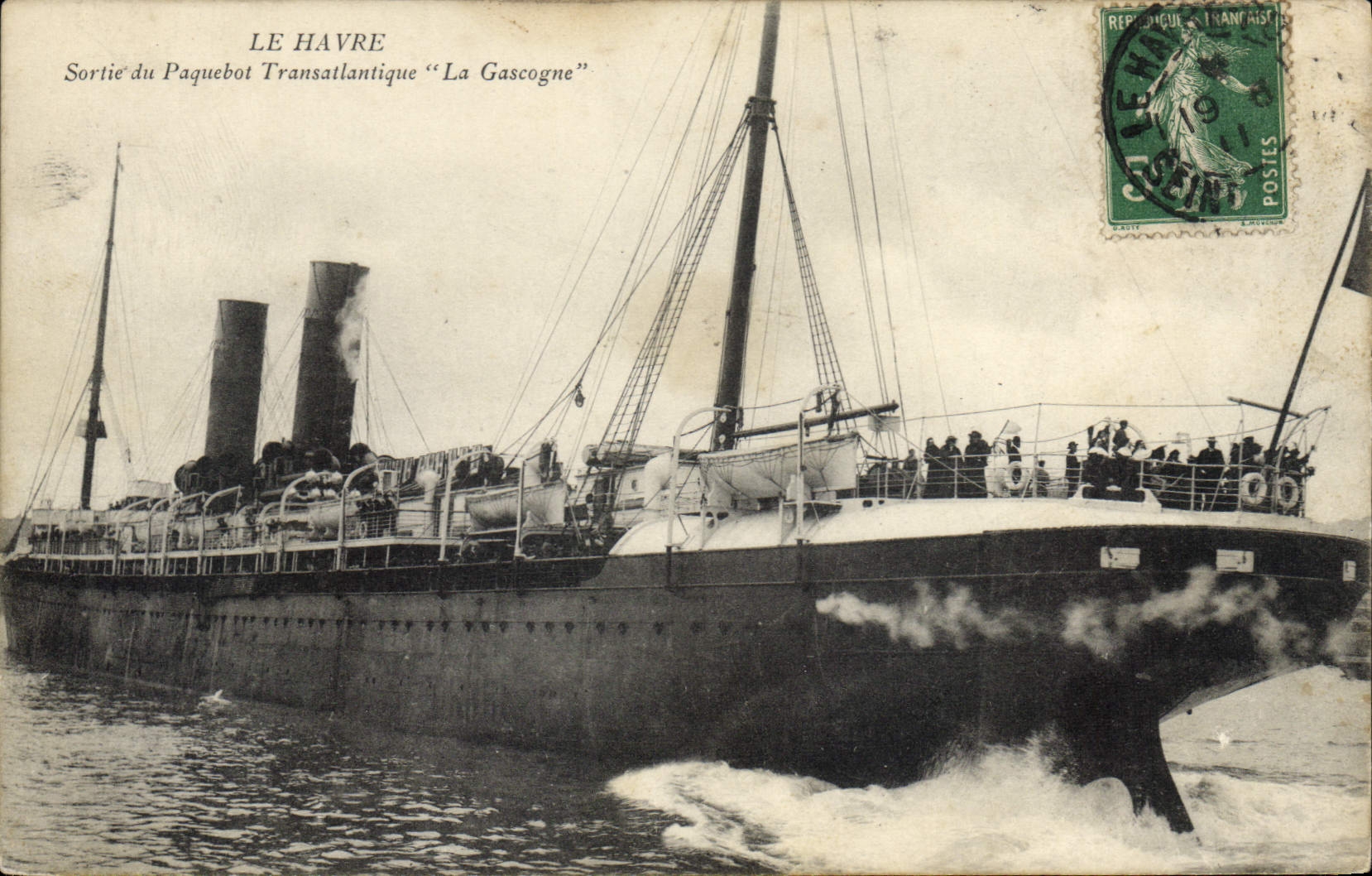 CPA Bateau Le Havre Sortie du Paquebot Transatlantique La Gascogne
