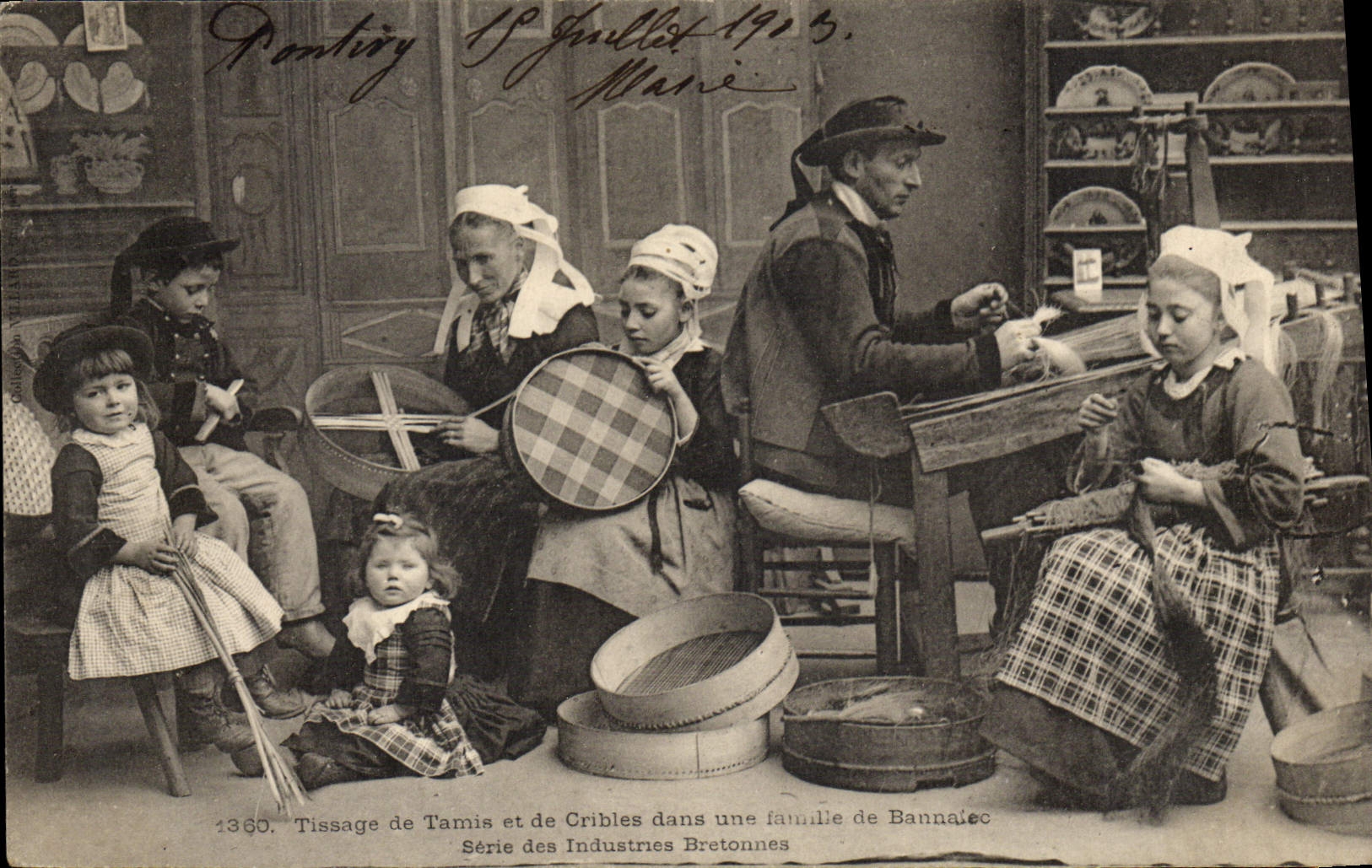 CPA Folklore Tissage de tamis et de cribles dans une famille de Bannalec