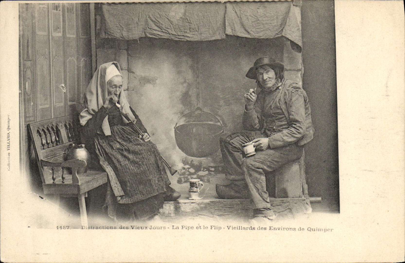 CPA Folklore Distractions des vieux jours La pipe et le flip Vieillards des environs de Quimper