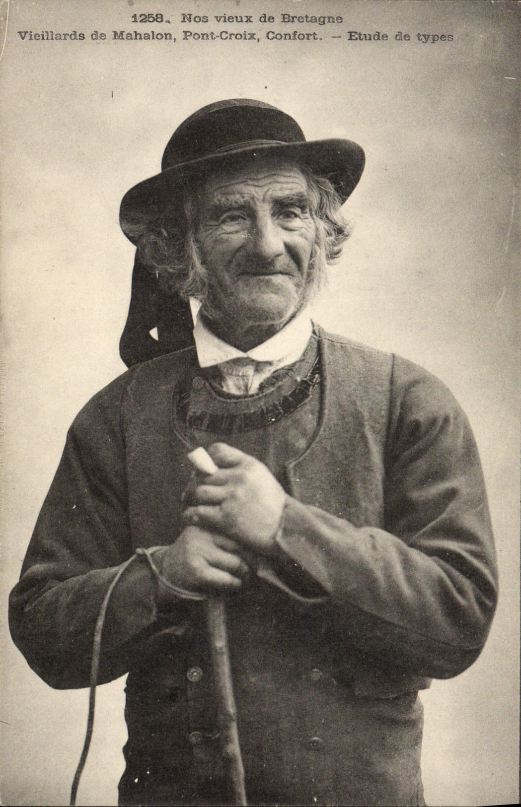 CPA Folklore Bretagne Vieillards de Mahalon Pont Croix Confort 