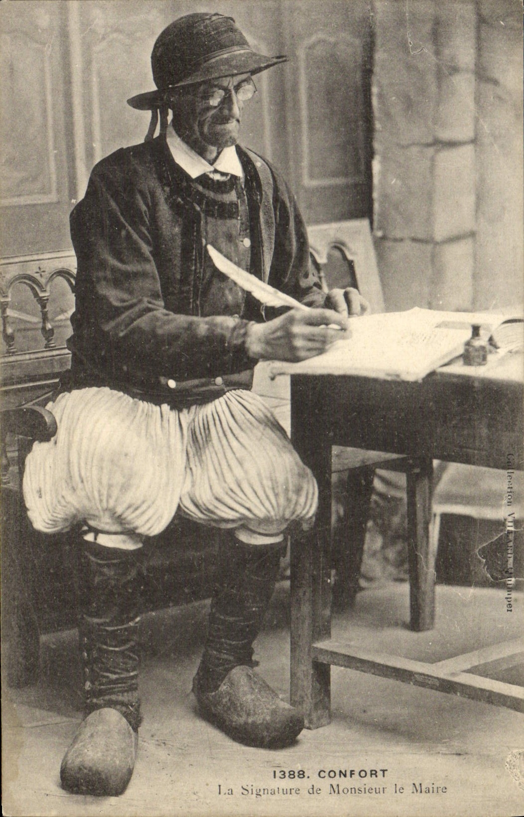 CPA Folklore Confort La signature de Monsieur le Maire