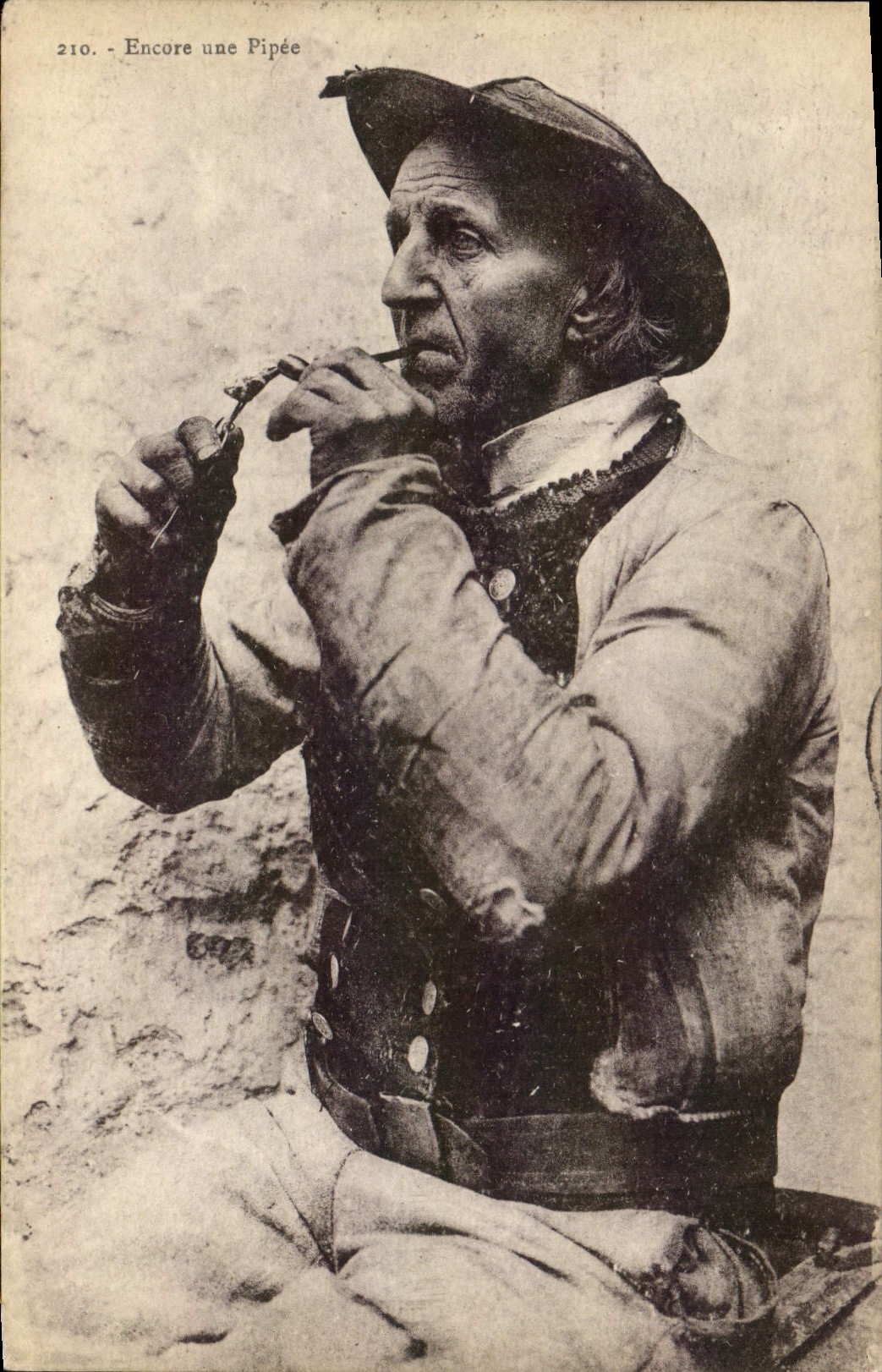 CPA Folklore Encore une pipe Tabac 