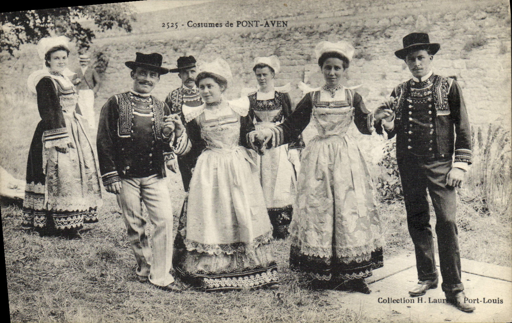 CPA Folklore Costumes de Pont Aven 