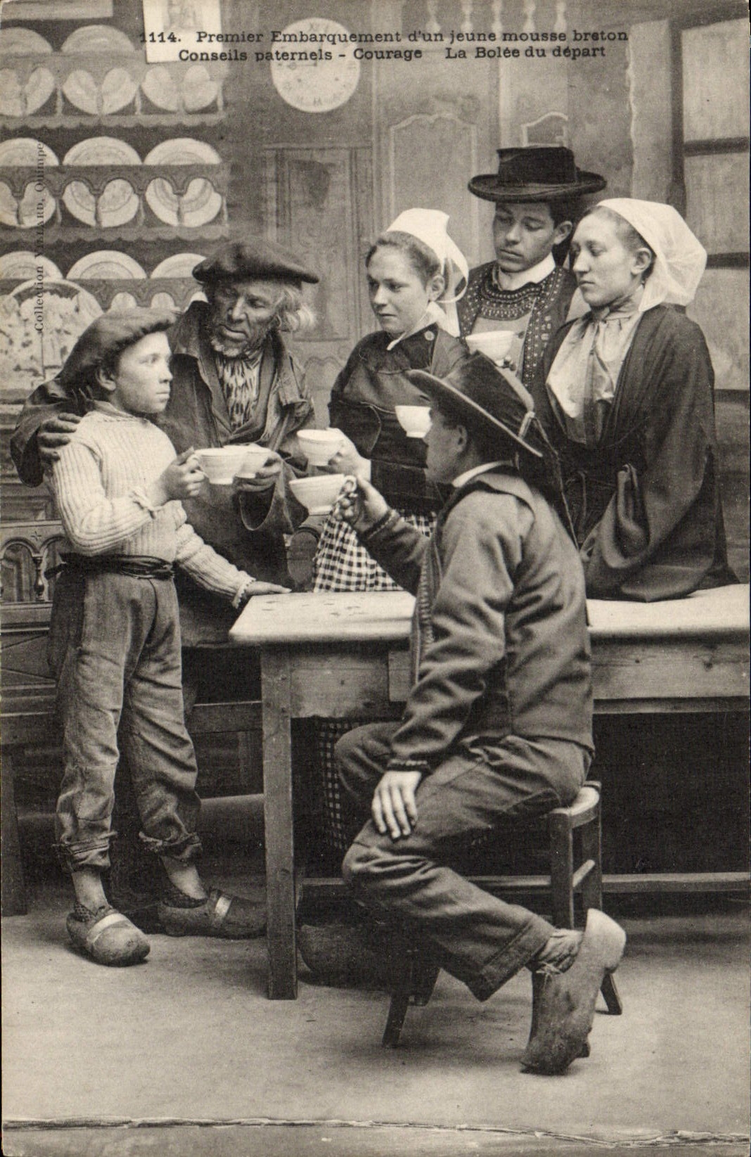 CPA Folklore Premier embarquement d'un jeune mousse breton Conseils paternels Courage La bolee du depart