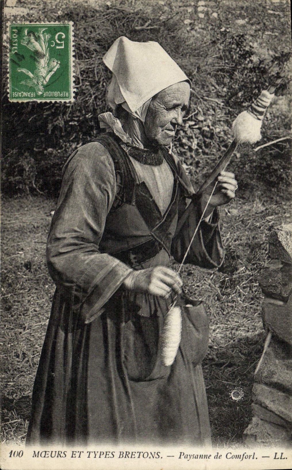 CPA Folklore Bretagne Paysannne de Comfort 