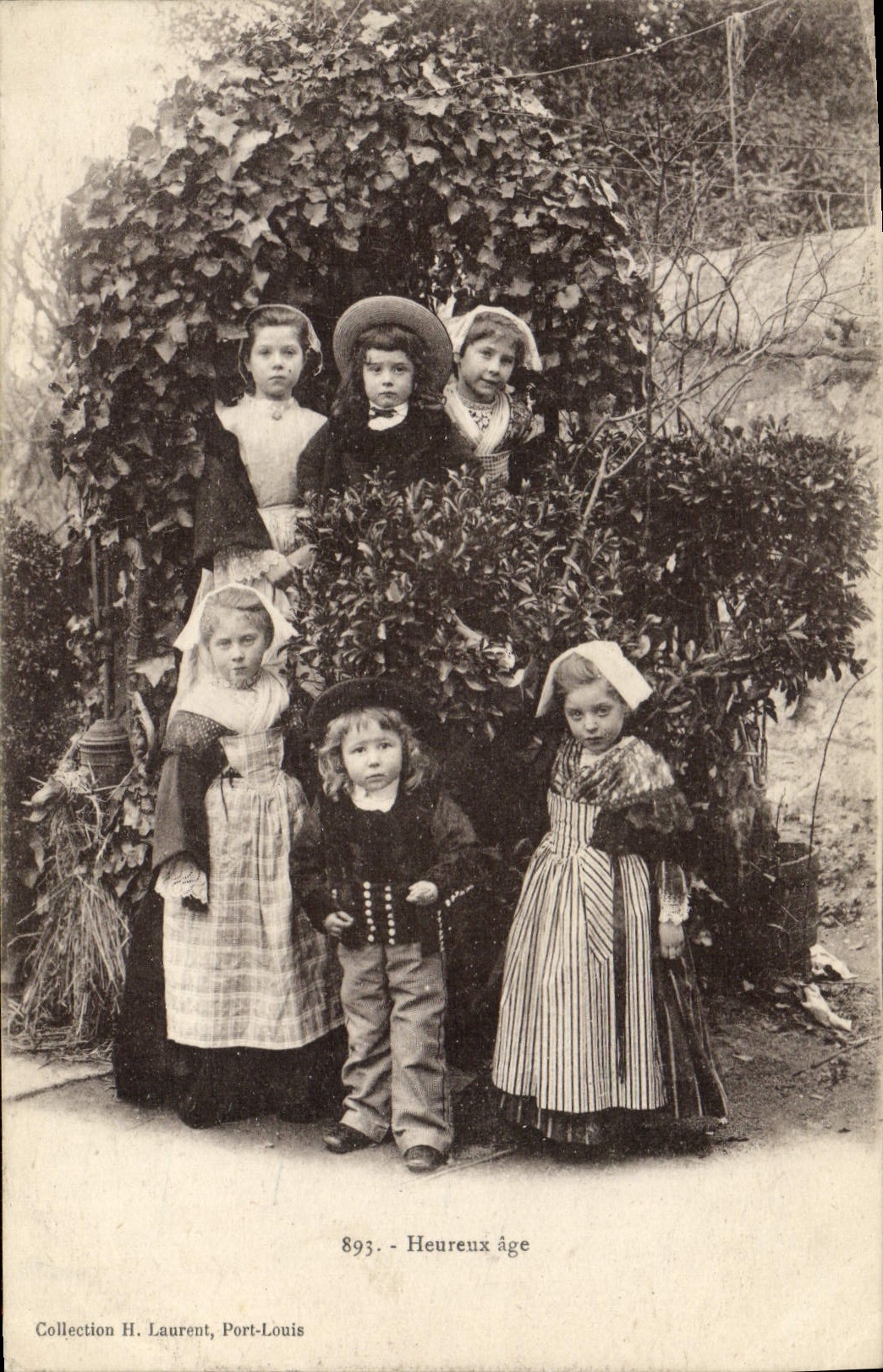 CPA Folklore Heureux age