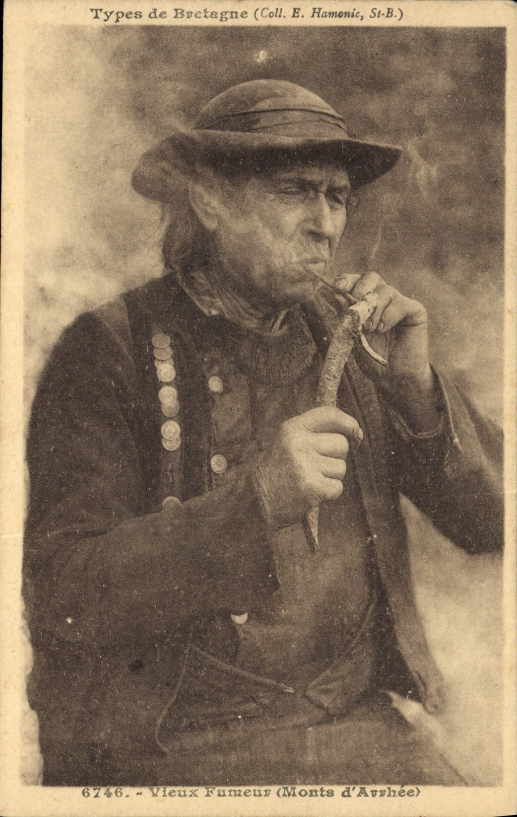 CPA Folklore Tabac Bretagne Vieux fumeur Monts d'Arrhee
