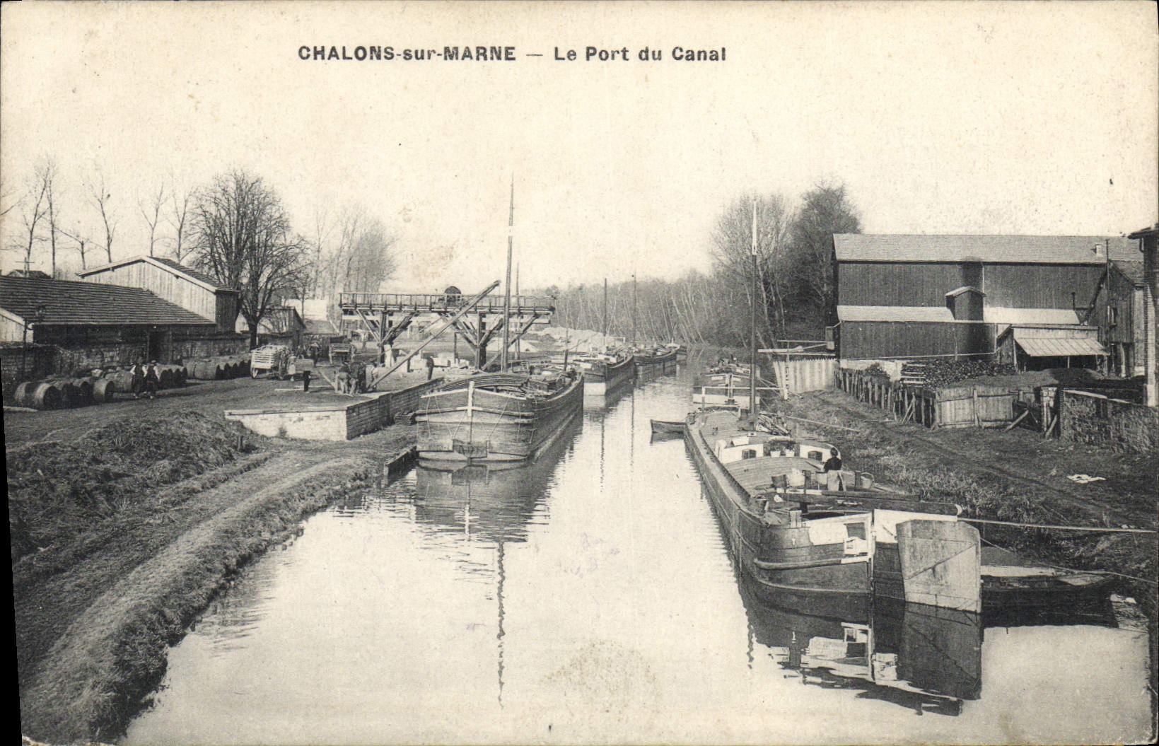 VINTAGE POSTCARD Boat Barge Trawl-nets on the Marne the port of the canal