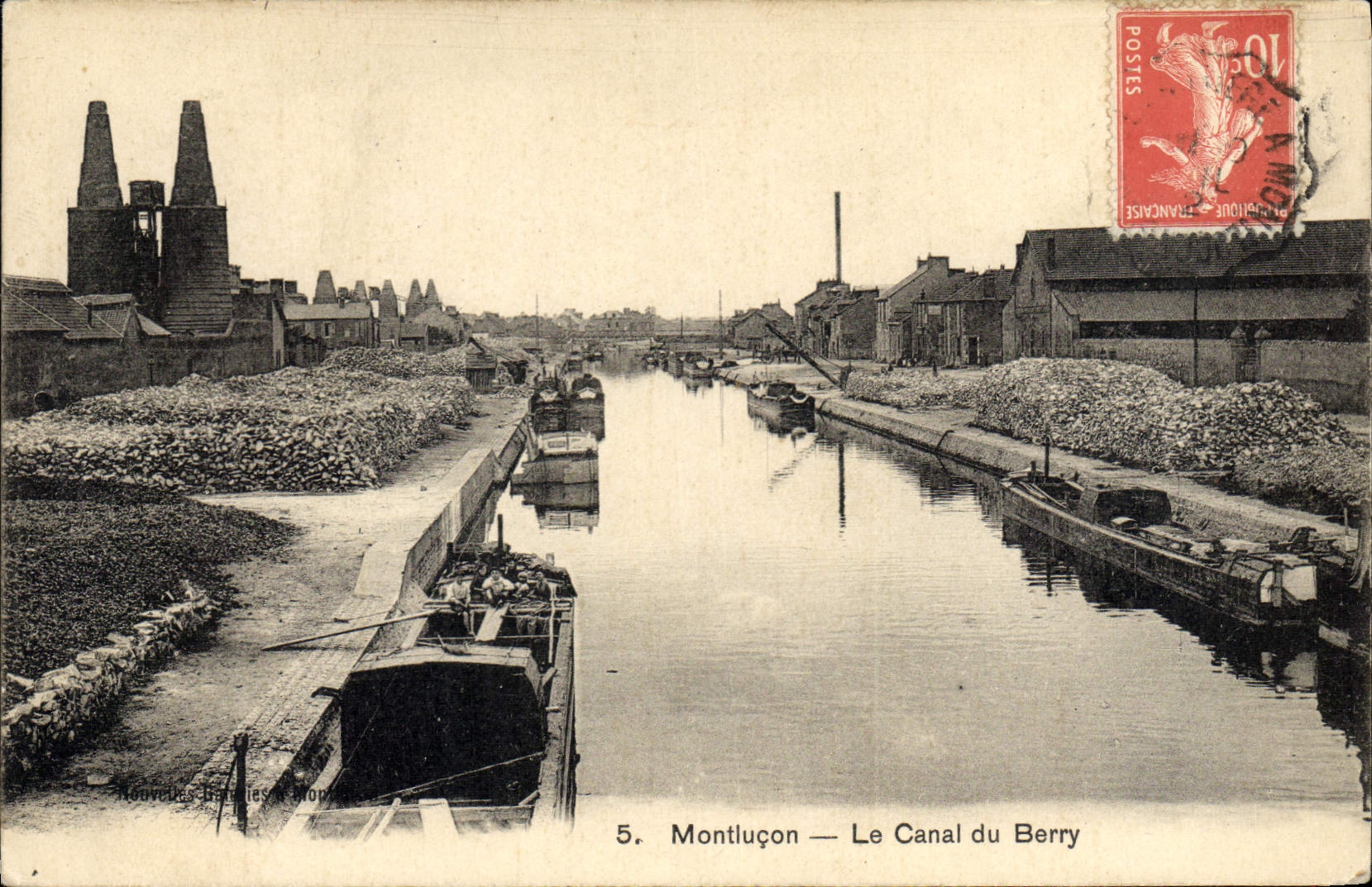 VINTAGE POSTCARD Boat Montlucon Barge the canal of Berry