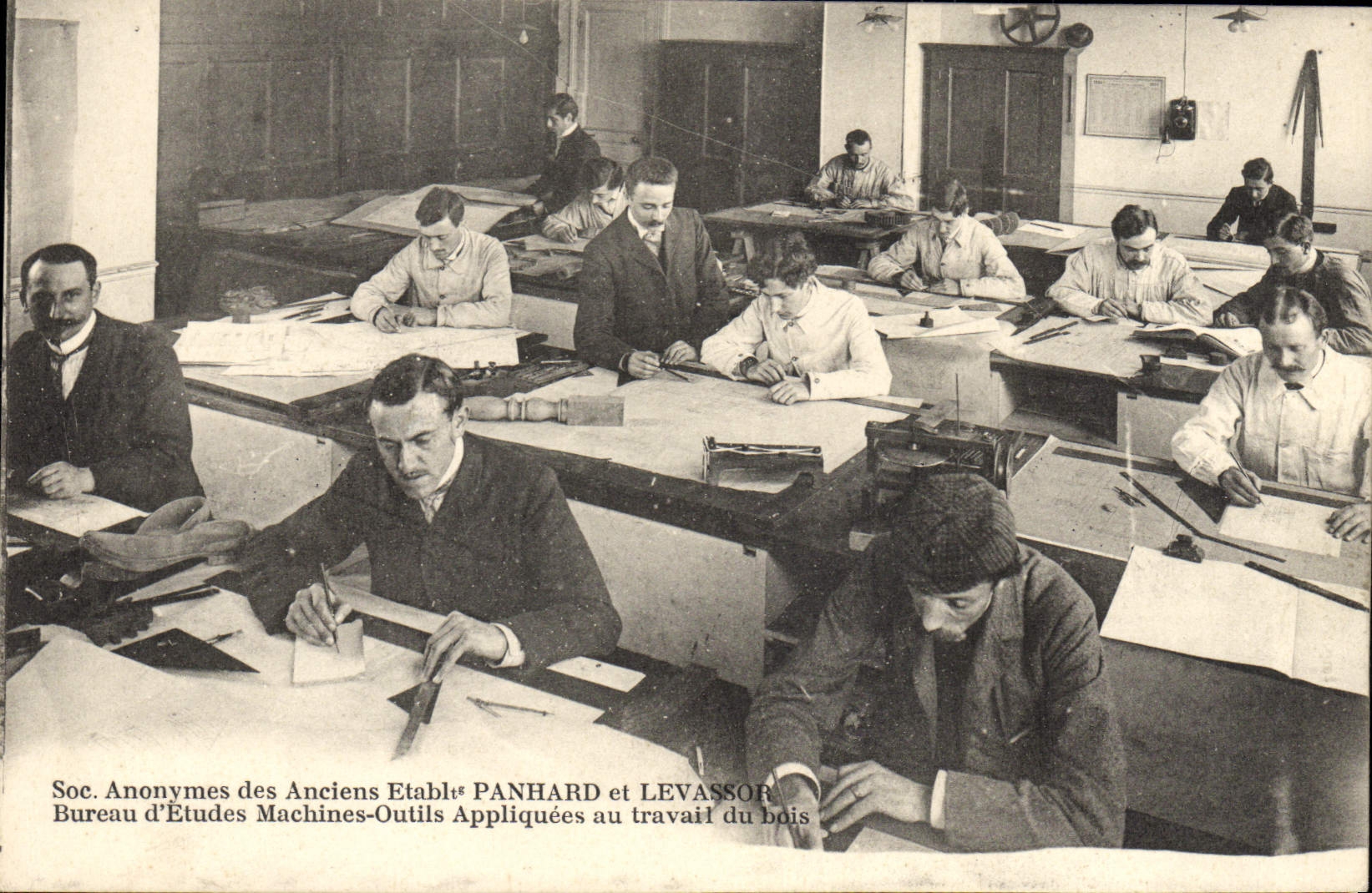 La POSTAL Panhard y Levassor de la VENDIMIA investiga appliquees de las máquinas de herramientas del departamento con el trabajo de la madera