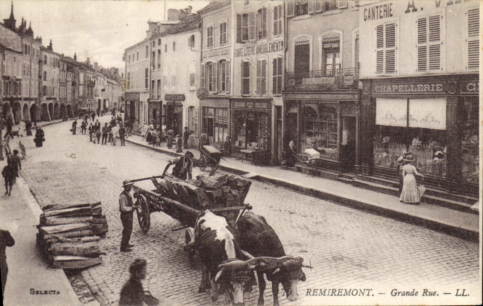 VINTAGE POSTCARD Remiremont Folklore Main street