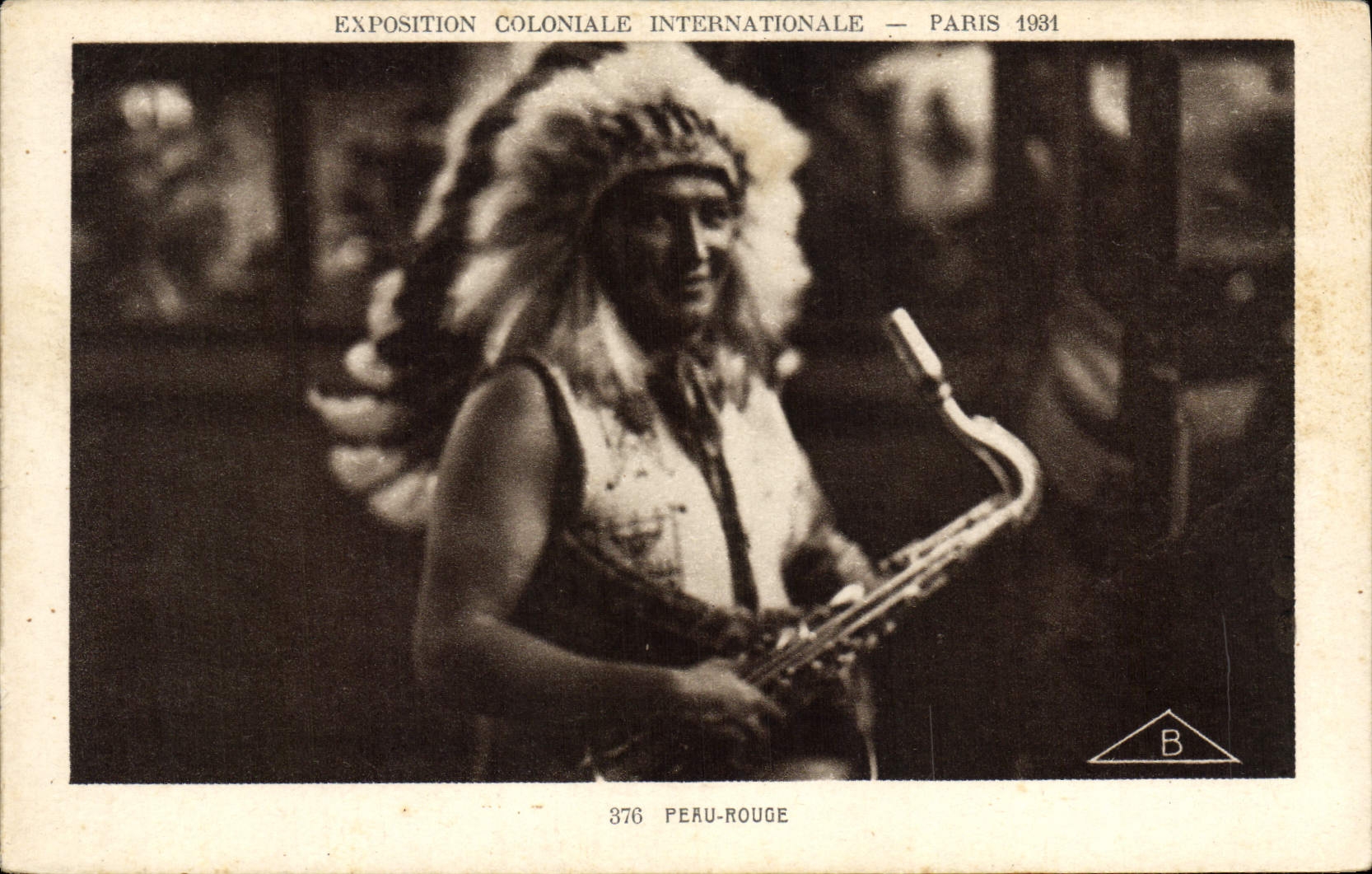 CPA Far West Cow Boy Indiens Paris Exposition coloniale internationale 1931 Peau Rouge Saxophone