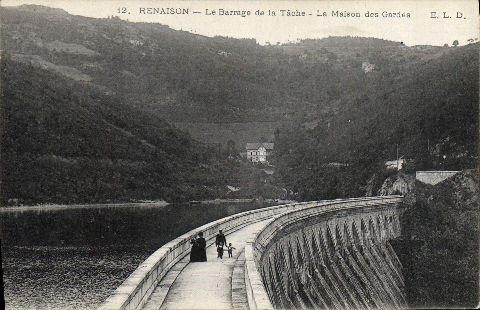 CPA Foret Renaison Le barrage de la Tache La maison des gardes 