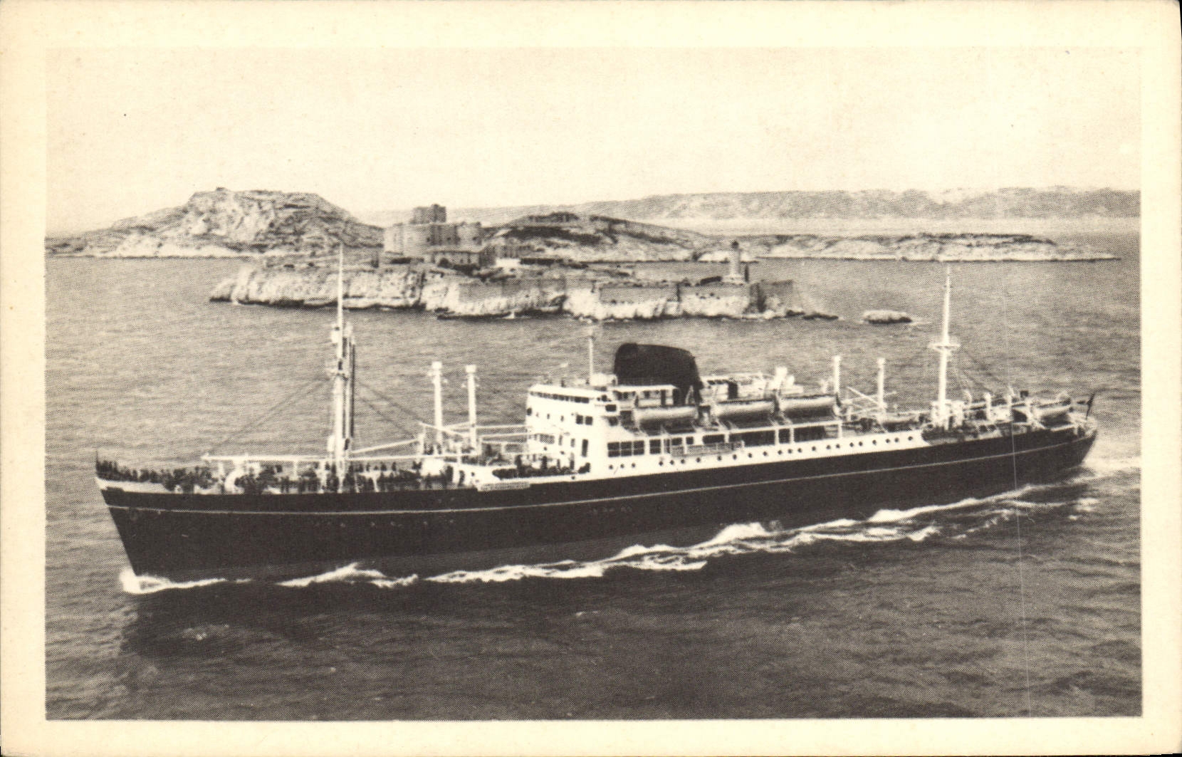 CPA Bateau Paquebots mixtes Ferdinand de Lesseps Pierre Loti La Bourdonnais Jean Laborde