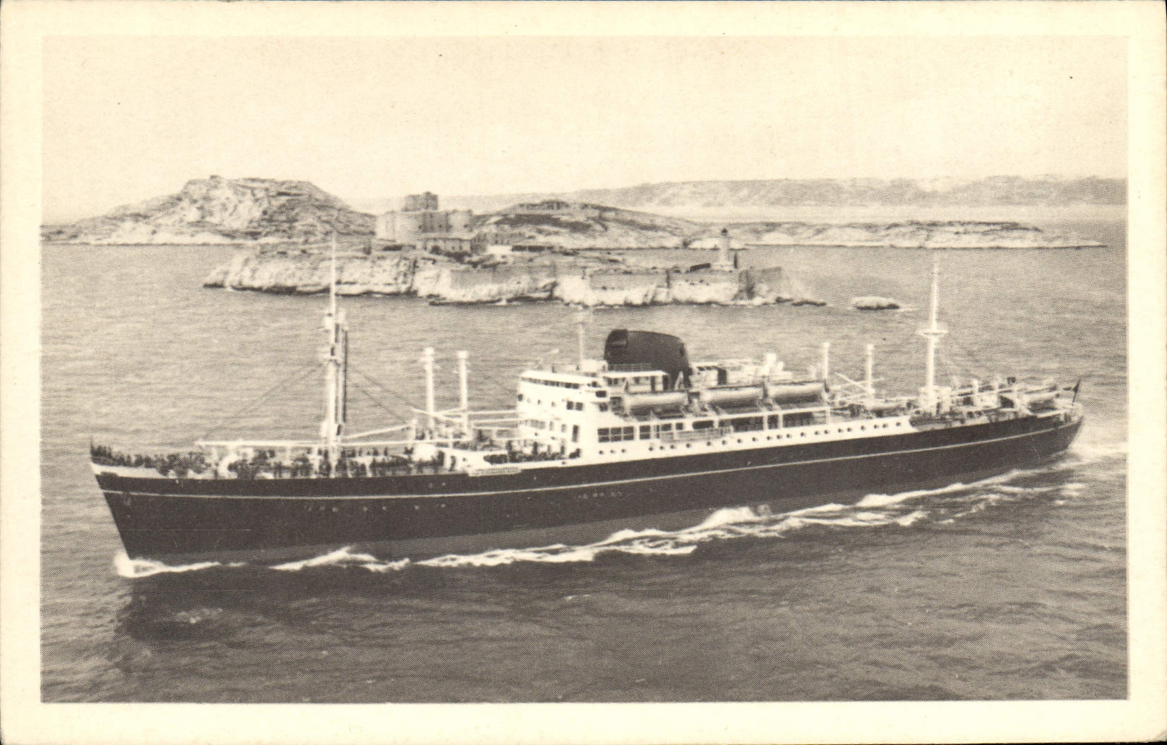 CPA Bateau Paquebots mixtes Ferdinand de Lesseps Pierre Loti La Bourdonnais Jean Laborde