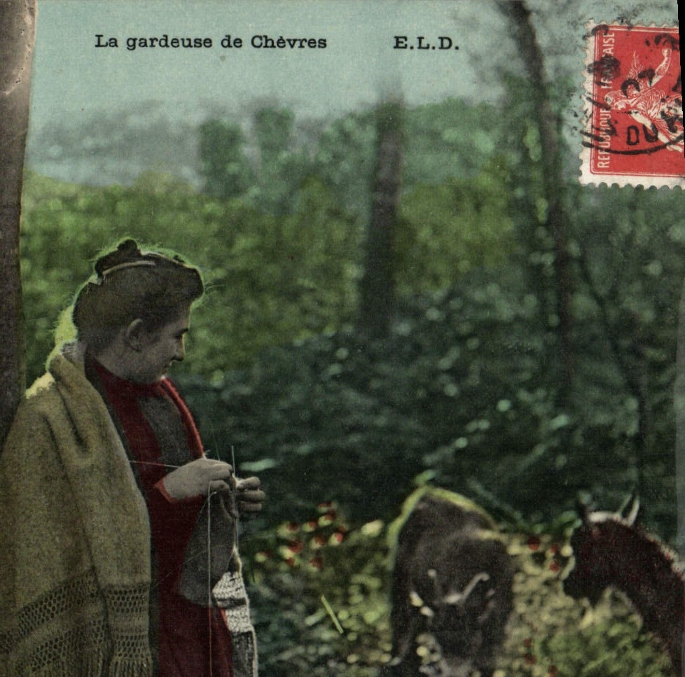 CPA Chevre La gardeuse de chevres Folklore