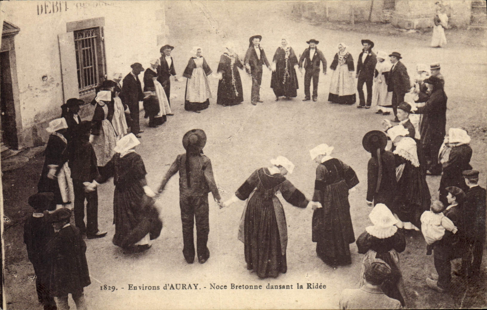 VINTAGE POSTCARD Folklore Surroundings d4auray Breton Wedding dancing the ridee Marriage