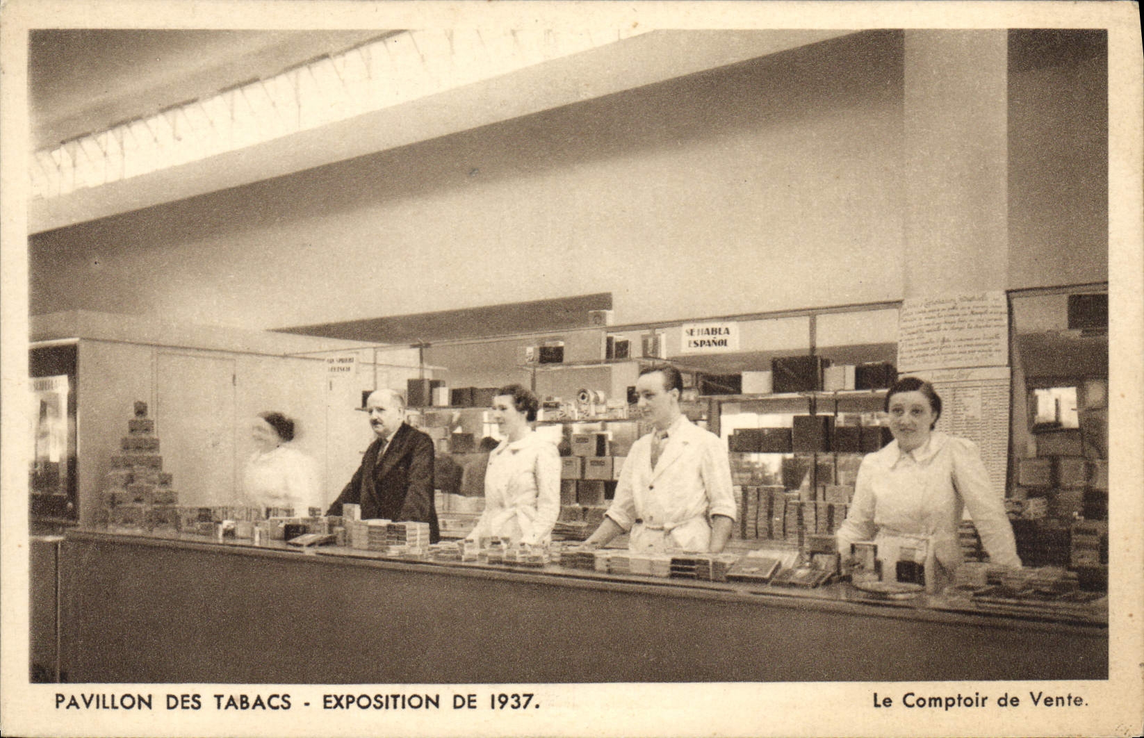 CPA Tabac Pavillon des tabacs Exposition de 1937 Le comptoir de vente 