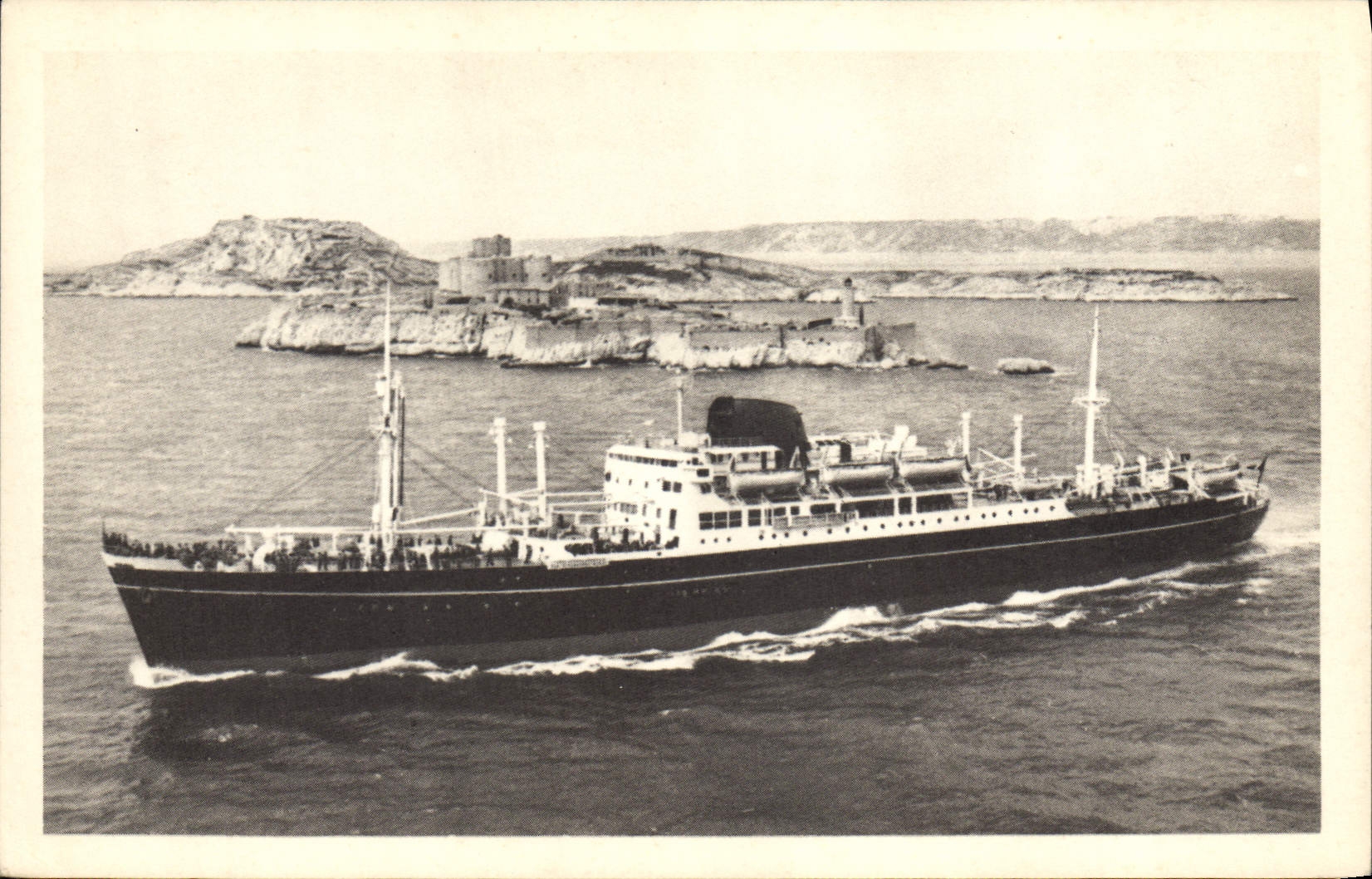 CPA Bateau Paquebots mixtes Ferdinand de Lesseps Pierre Loti La Bourdonnais Jean Laborde