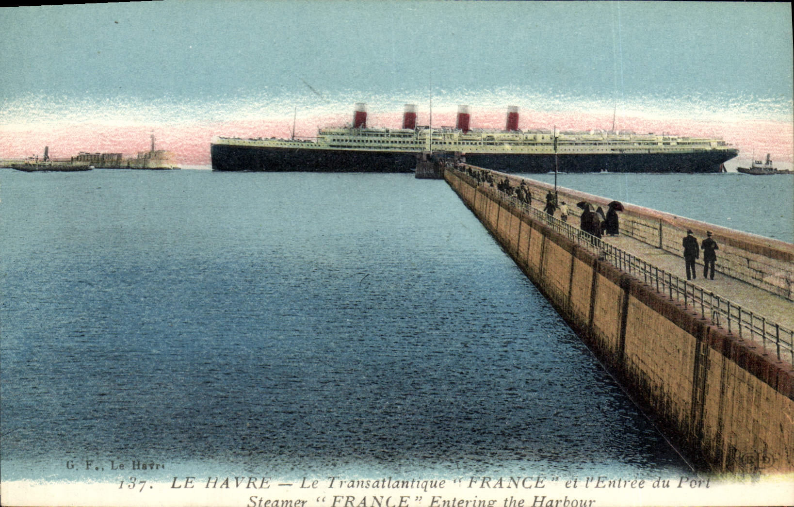 CPA Bateau Paquebot Le Havre Transatlantique France et l'entree du port 
