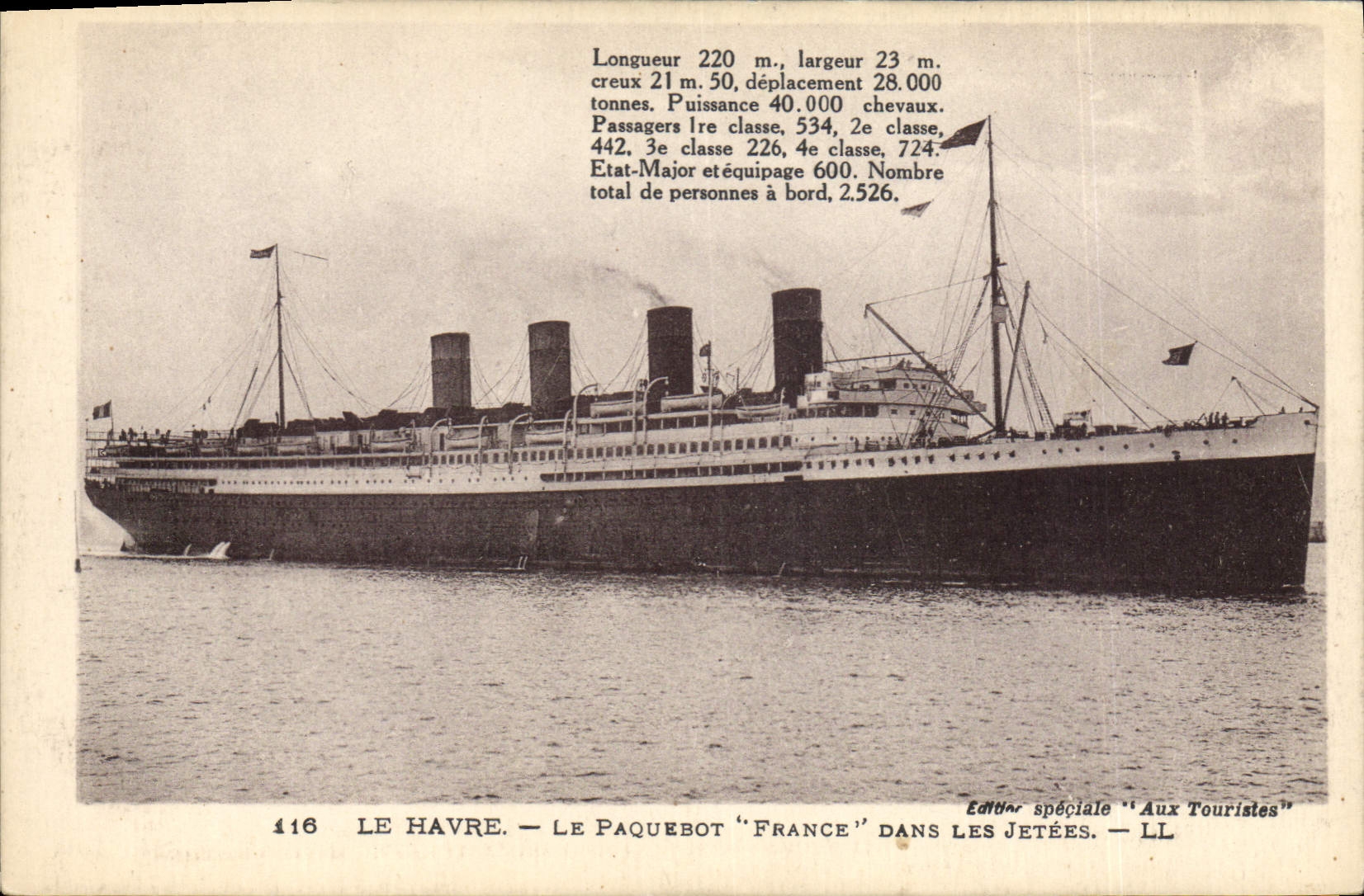 VINTAGE POSTCARD Boat Steamer France in the piers Le Havre