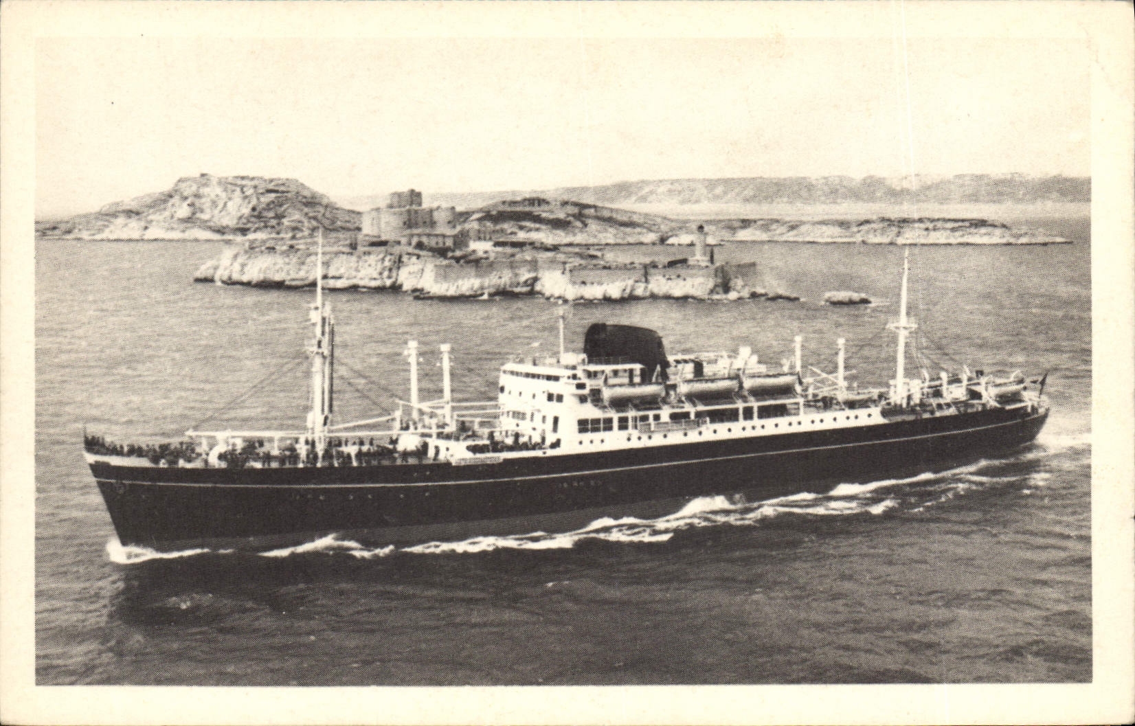 CPA Bateau Paquebots mixtes Ferdinand de Lesseps Pierre Loti La Bourdonnais Jean Laborde 