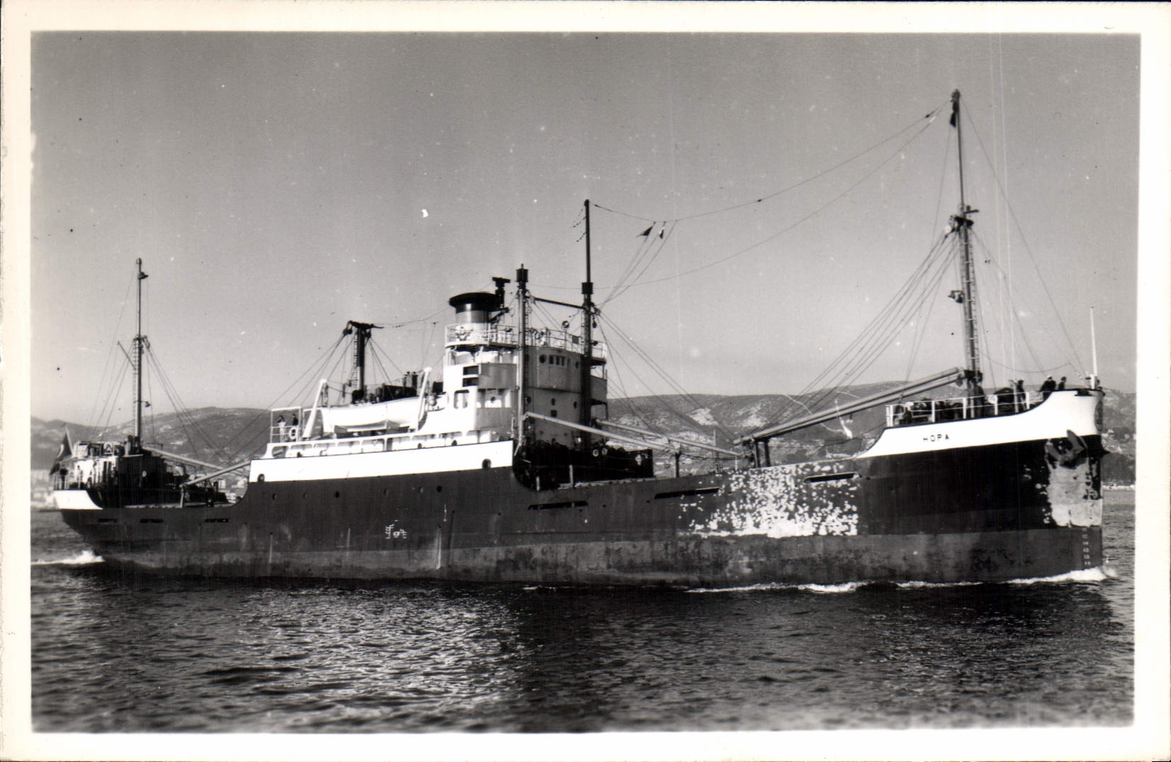 VINTAGE POSTCARD Bateau Trades