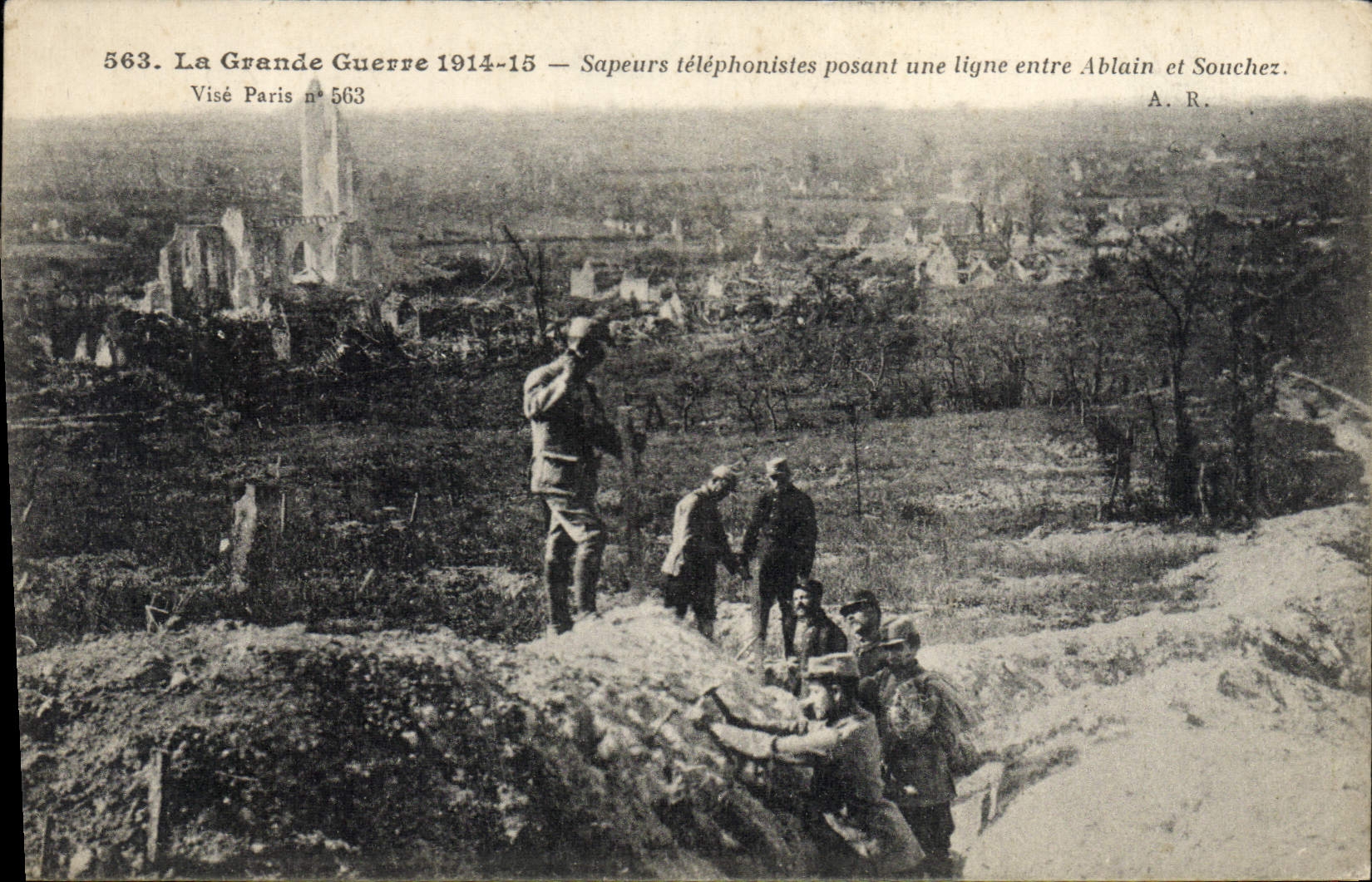 VINTAGE POSTCARD Sappers Telephone operators posing a line between Ablain and Souchez