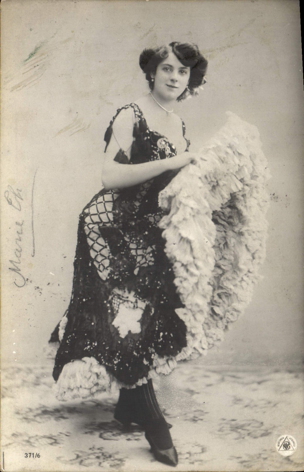 VINTAGE POSTCARD Dance Woman