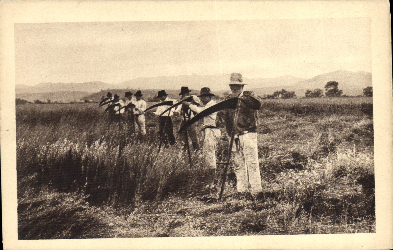 CPA Folklore Faucheurs 