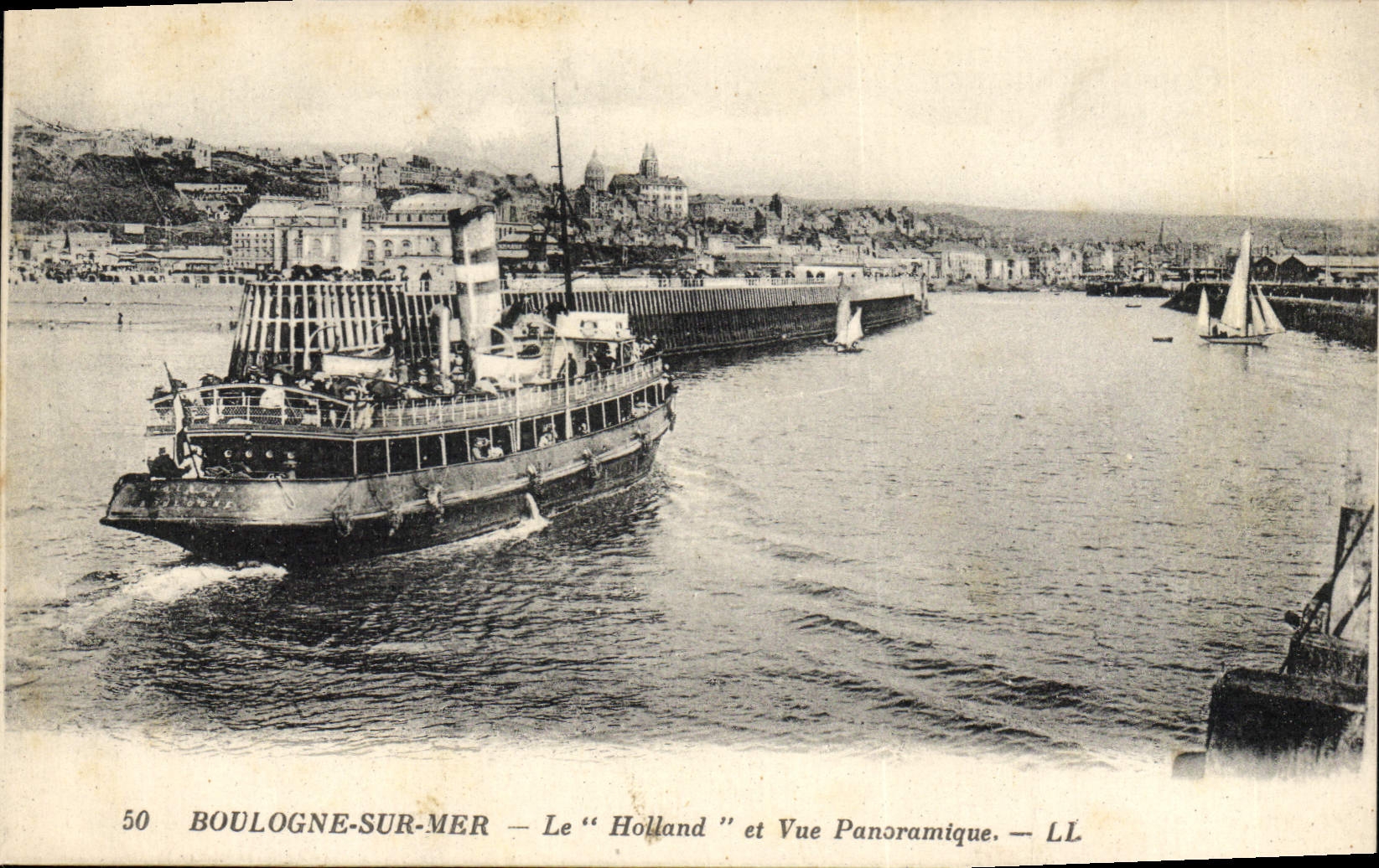 Barco de Boulogne de la POSTAL de la VENDIMIA en el mar Holanda y la vista panorámica