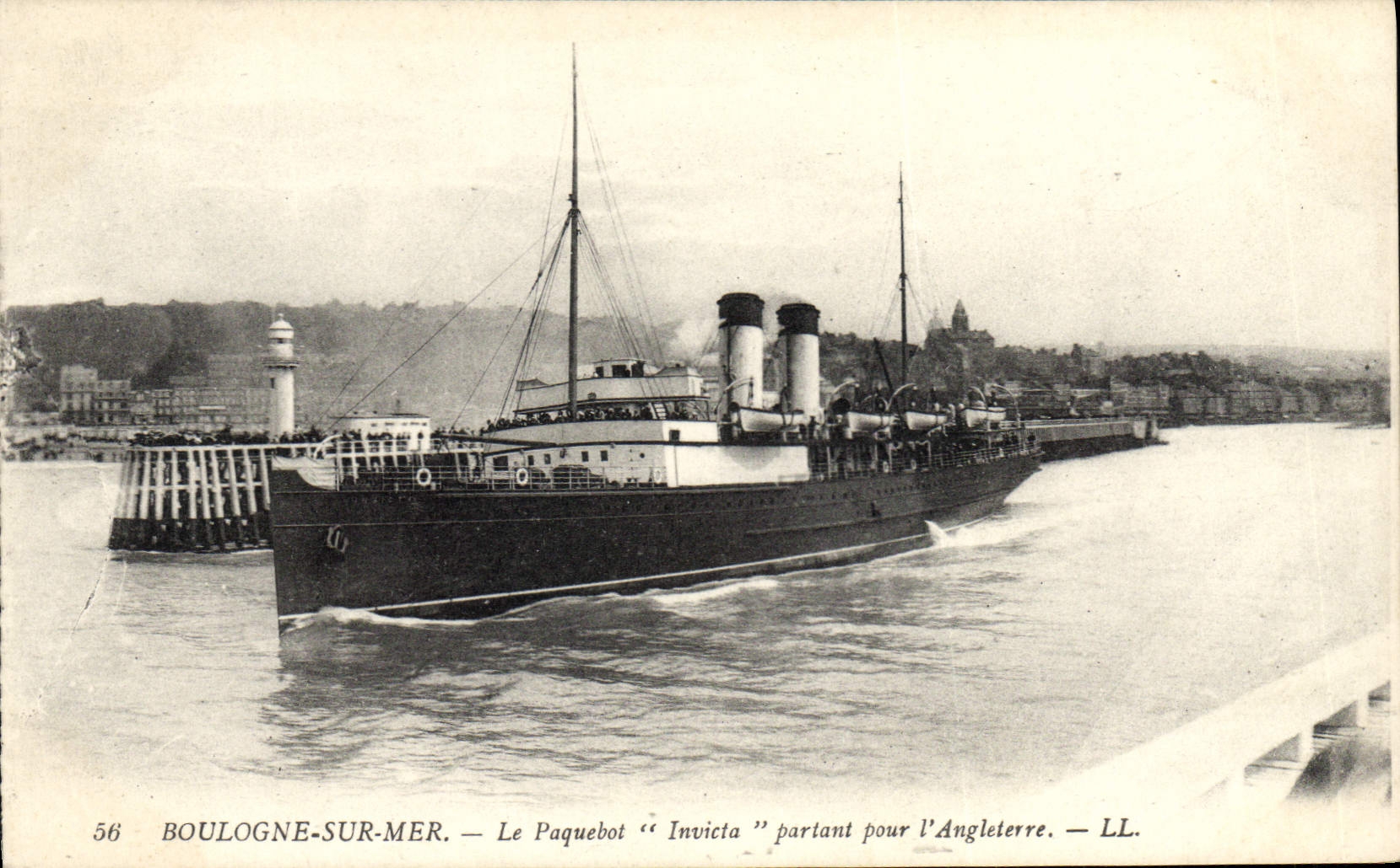 CPA Bateau Paquebot Invicta partant pour l'Angleterre Boulogne sur Mer