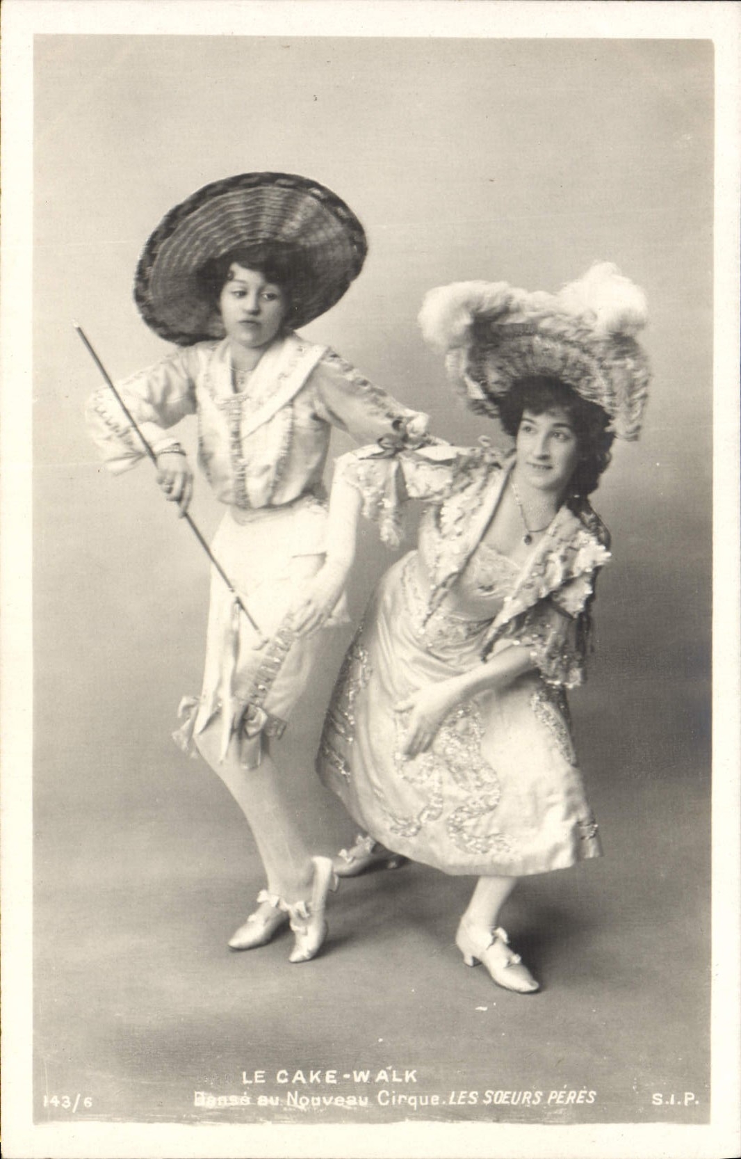 CPA Fantaisie Danse Le Cake Walk Danse au Nouveau Cirque Les Soeurs Pere