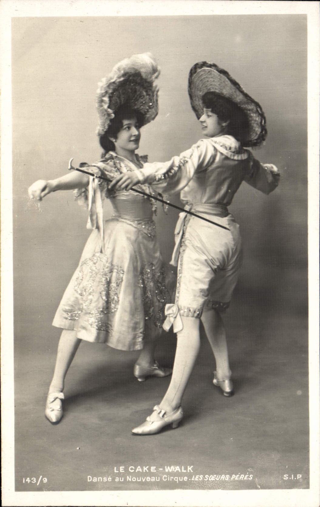 CPA Fantaisie Danse Le Cake Walk Danse au Nouveau Cirque Les Soeurs Pere