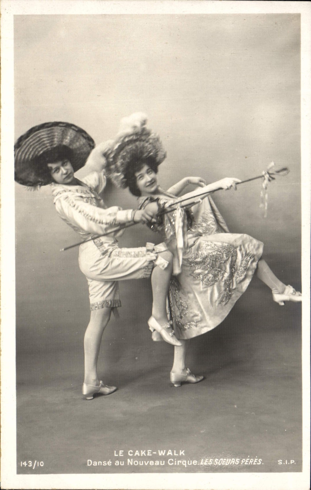 CPA Fantaisie Danse Le Cake Walk Danse au Nouveau Cirque Les Soeurs Pere