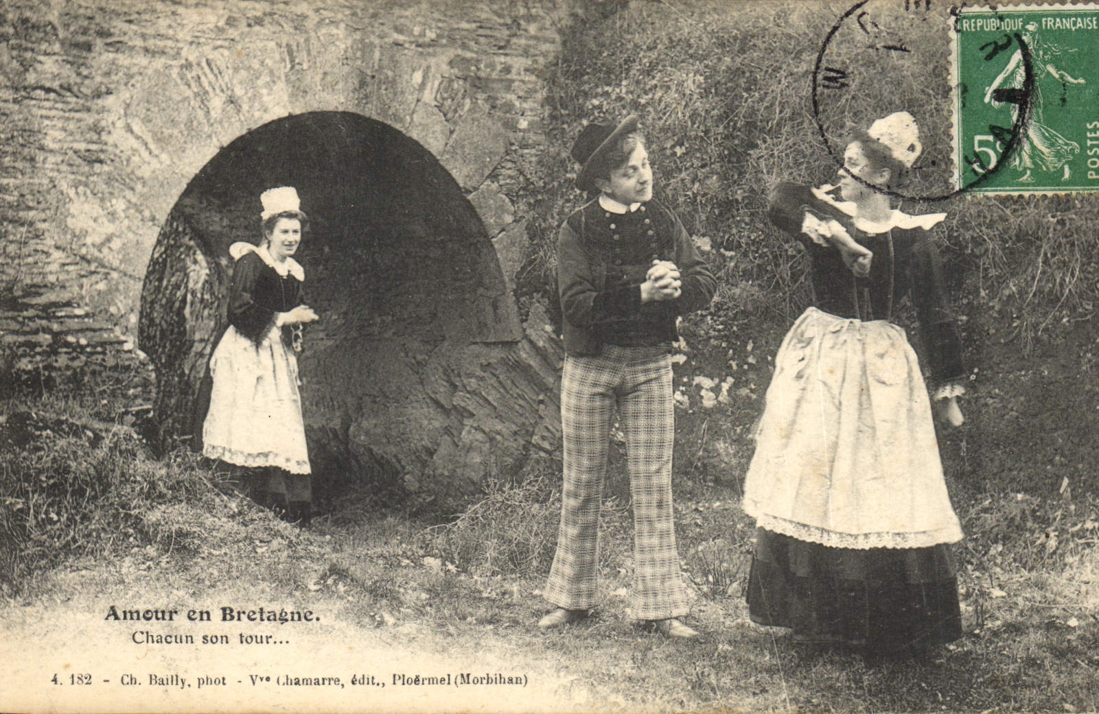 CPA Folklore Amour en Bretagne 